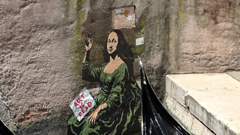 L'opera di TVboy sul ponte Paternian (Instagram)