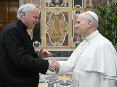 Leone XIV con monsignor Renzo Pegoraro, nominato presidente della Pontificia accademia per la vita