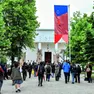 Il 5 maggio, nel giorno di preapertura, artisti, giornalisti e addetti ai lavori hanno affollato i padiglioni della Biennale di Venezia