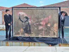 Il Bambino Migrante di Banksy restaurato torna a Venezia