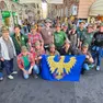 Un gruppo di alpini arrivati a Genova dal Friuli