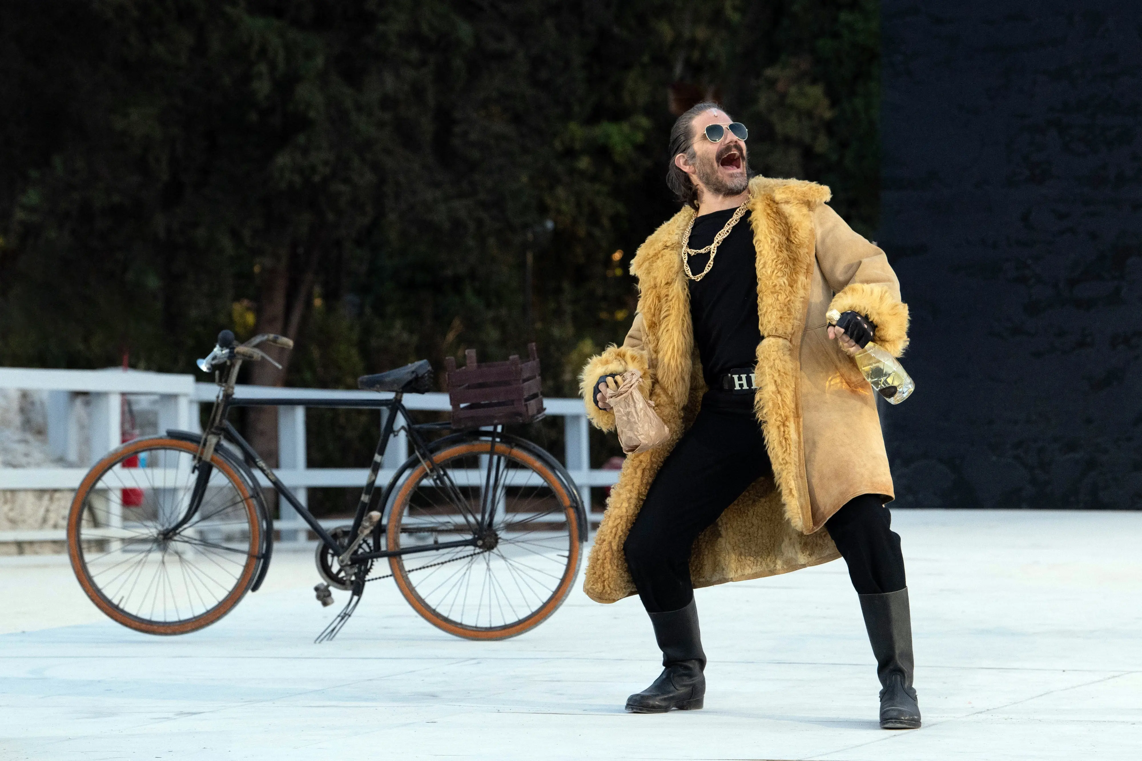 Denis Fasolo, attore padovano che interpreta Eracle, figlio di Zeus, con cadenza veneta