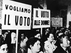Una manifestazione per il voto alle donne