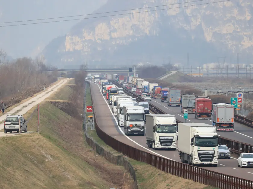 Camion sull'autostrada del Brennero