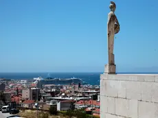 La statua di Minerva di Mascherini alla sede centrale di UniTs (Silvano)