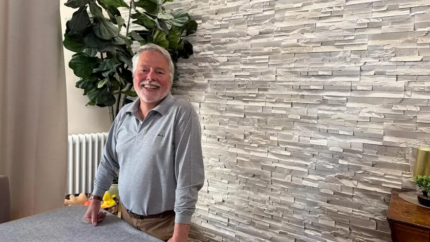 Paolo Travaglia Zanibon nel salone dell'appartemento in piazza dei Signori dove visse anche Lina Merlin