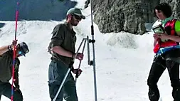 Una fase del monitoraggio sul ghiacciaio del Montasio