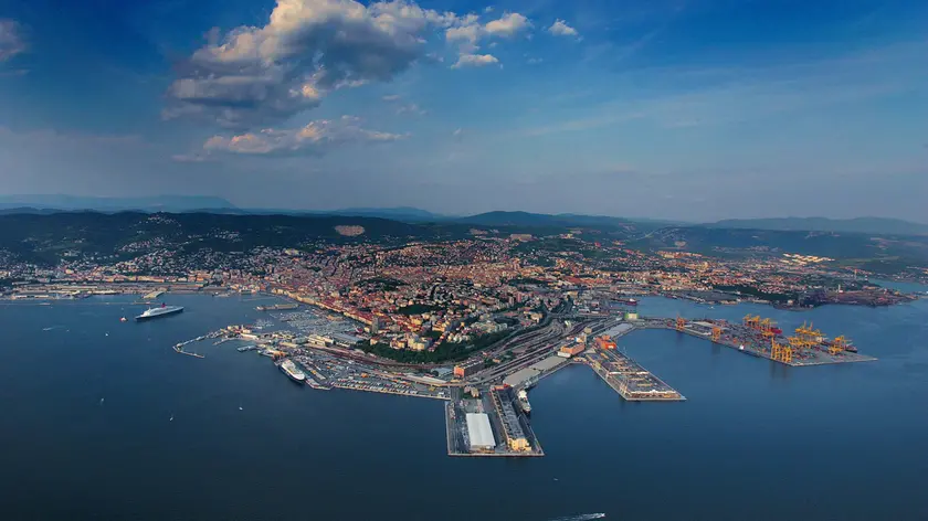 Una vedita aerea del porto di Trieste