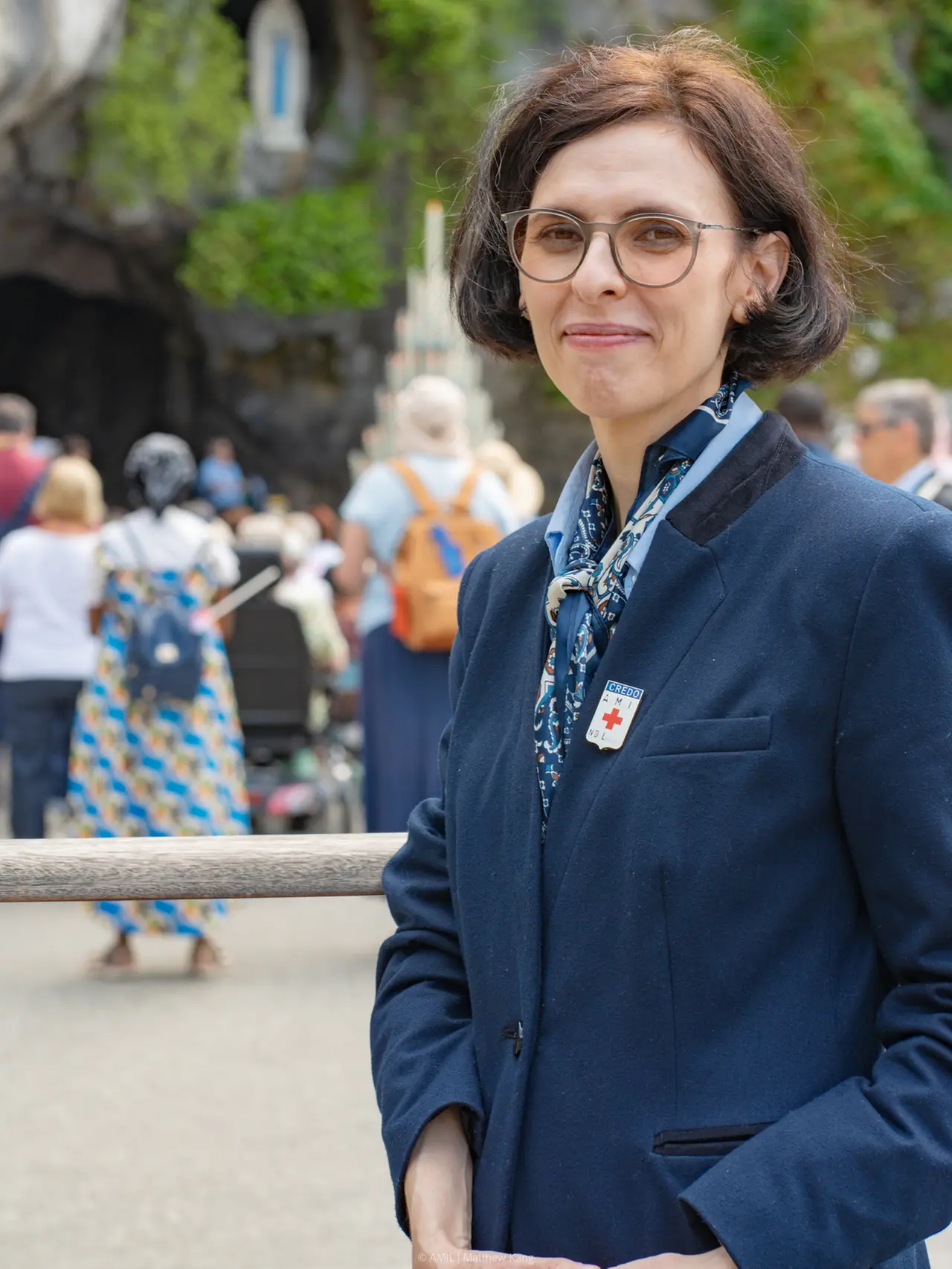 Giada Monami, Presidente del Bureau des constatations médicales davanti alla grotta delle apparizioni