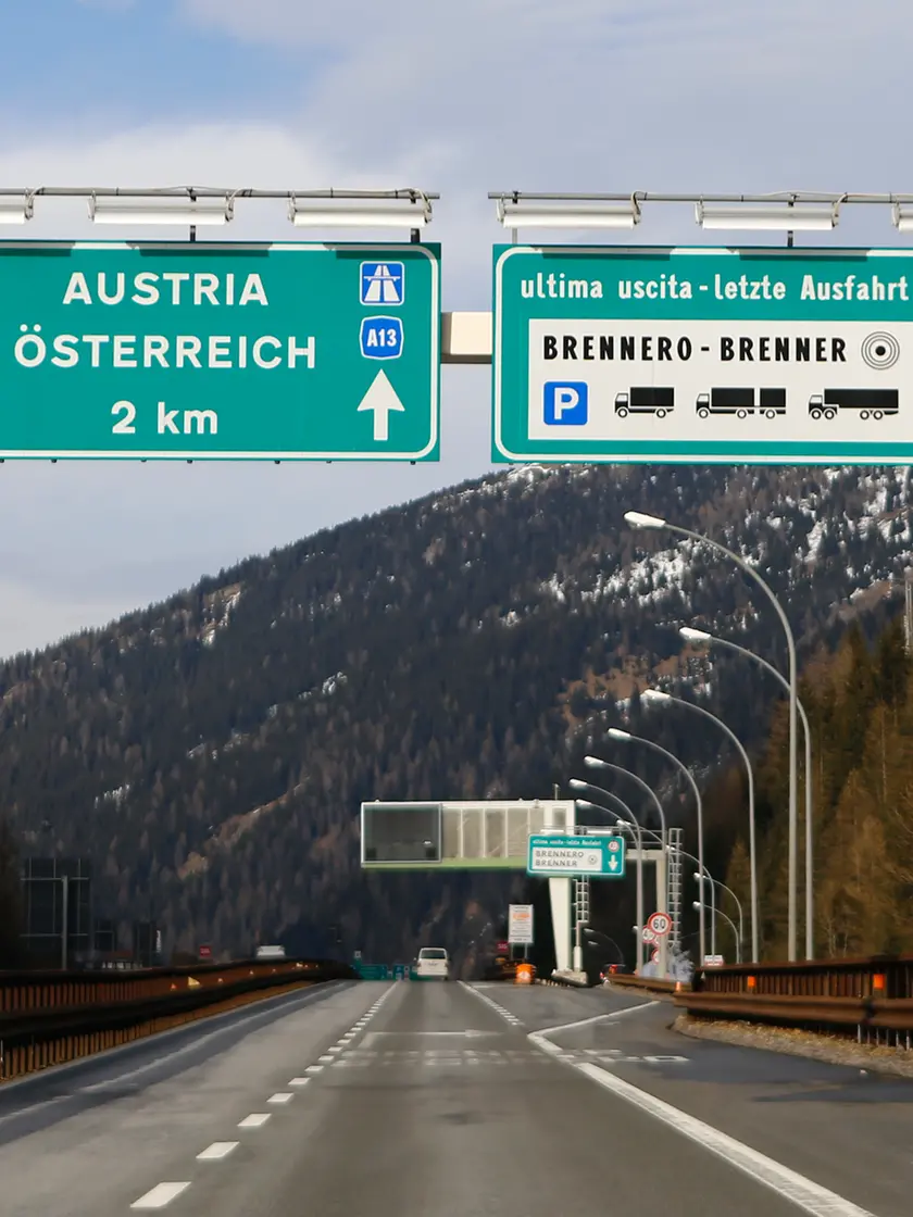 L'autostrada al passo del Brennero tra Austria e Italia