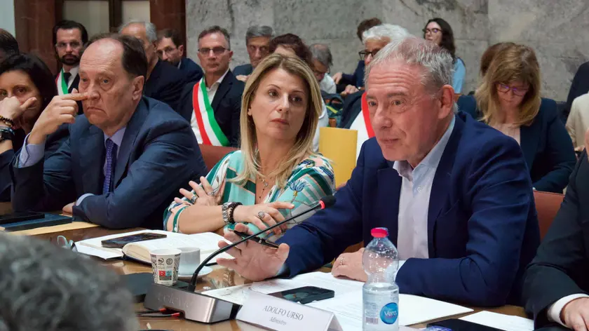 I ministri Ciriani e Urso al tavolo del Mimit per Electrolux