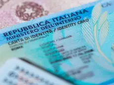 Polemiche sulla proroga della validità delle carte di identità cartacee