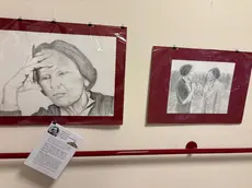 Due dei disegni esposti alla Casa per anziani di Silea, nel Trevigiano, nella mostra dedicata alle donne in politica