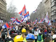 Una delle tante manifestazioni di protesta che si sono susseguite a Belgrado Epa