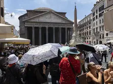 Turisti a Roma con il gran caldo