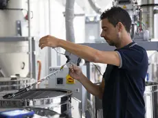 Un addetto dello stabilimento di PiovanGroup a Santa Maria di Sala