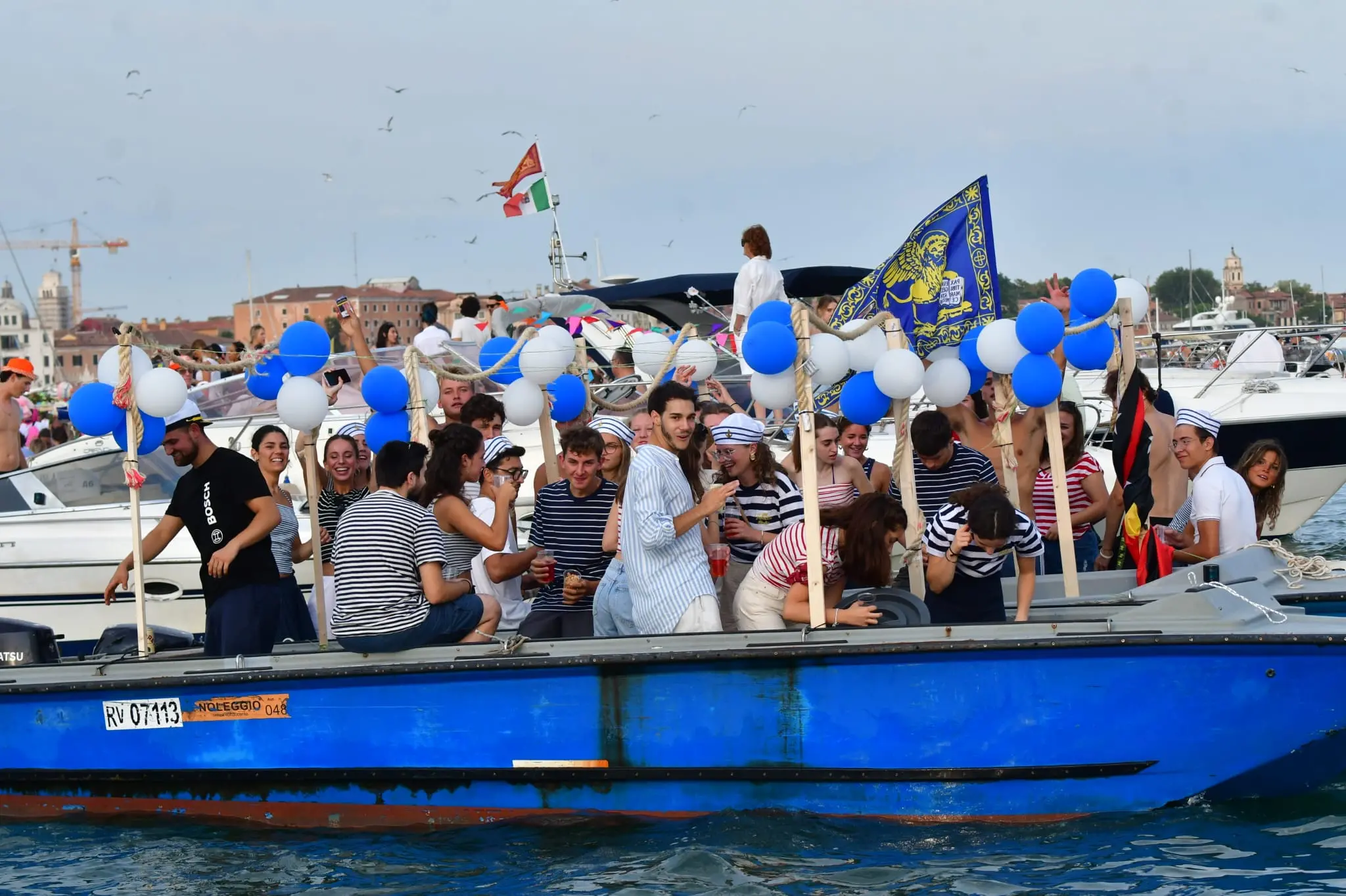 L'evento è visibile anche stando in barca su prenotazione