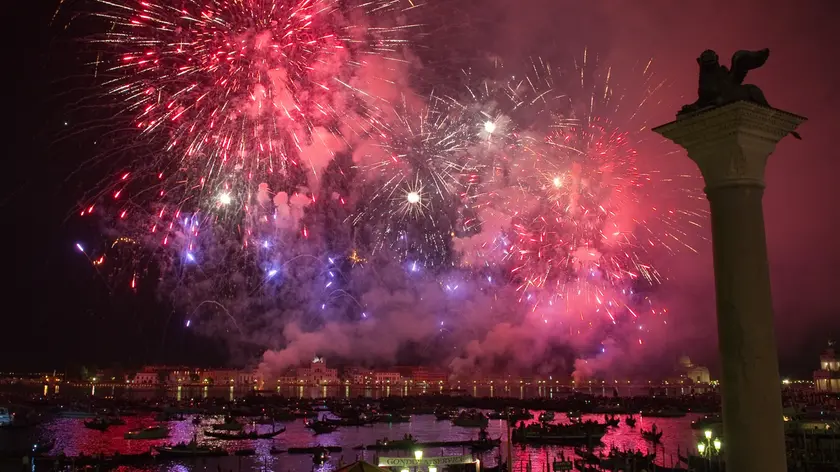 Fuochi d'artificio per il gran finale della Festa del Redentore