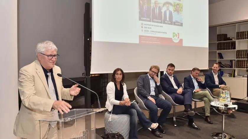 Un momento dell'incontro alla Torre Santa Maria di Udine