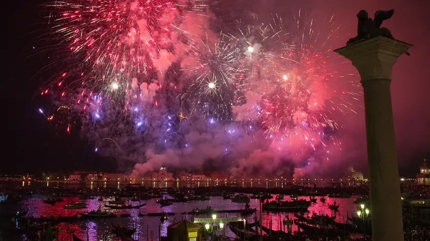 Fuochi d'artificio per il gran finale della Festa del Redentore
