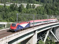 Un convoglio in transito lungo la Udine-Tarvisio