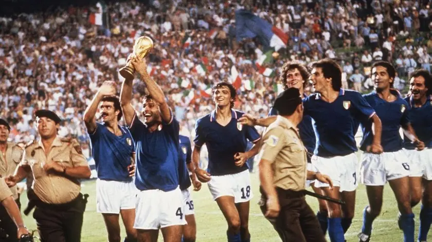 Gi azzurri del Mundial 1982 con Collovati tra Altobelli e Scirea