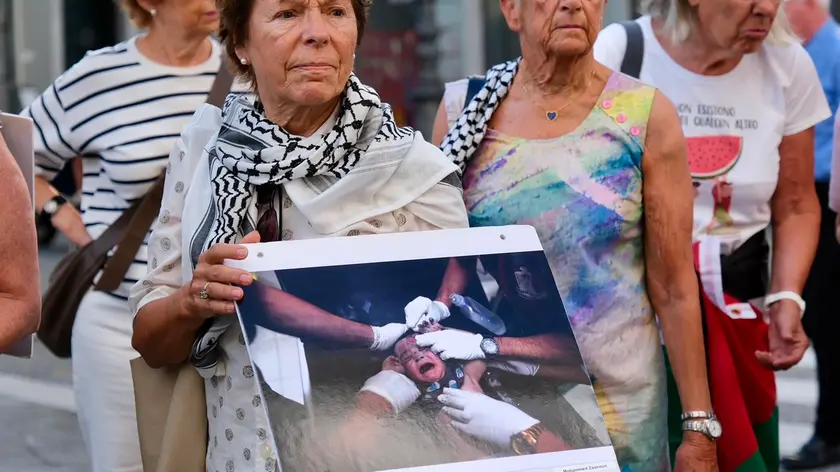Le immagini della manifestazione in via dell'Orologio (Foto Massimo Silvano)