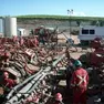 Operai e tecnici al lavoro durante un’estrazione di gas via “fracking”