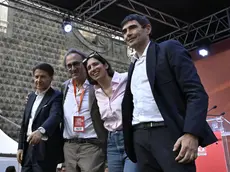 Da sinistra, Giuseppe Conte, Angelo Bonelli, Elly Schlein e Nicola Fratoianni durante una manifestazione del campo largo in piazza del Gesù, a Napoli.
