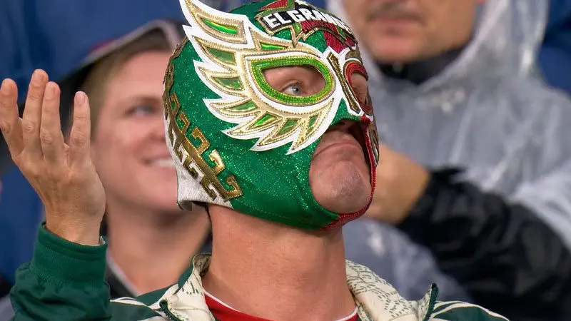 El Grande Americano (nome d'arte di Marcel Barthel, anche noto come Ludwig Kaiser in Wwe), inquadrato durante Messico-Inghilterra