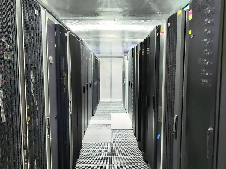 L’interno di un data center di Engineering per l’intelligenza artificiale