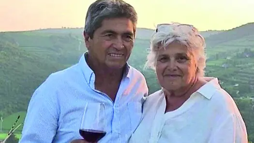 La vignaiola veronese Marinella Camerani e il compagno Cesar