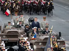 Una precedente parata militare nel giorno della presa della Bastiglia