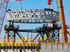 Il cantiere dell’impresa trevigiana Maeg per la costruzione del Bosco dello Sport a Venezia