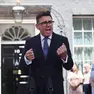 L’arrivo di Andy Burnham lunedì 20 luglio al 10 di Downing Street, residenza del primo ministro inglese
