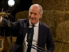 Luca Zaia durante una puntata del suo videopodcast "Il Fienile"