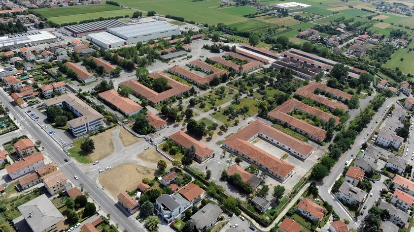 Una veduta aerea della caserma Cavarzerani di Udine