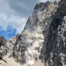 Il crollo di una parete sulle Dolomiti