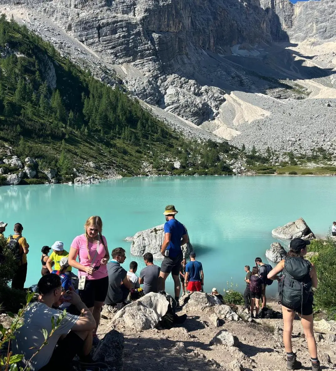 Il lago del Sorapiss in una normale giornata estiva