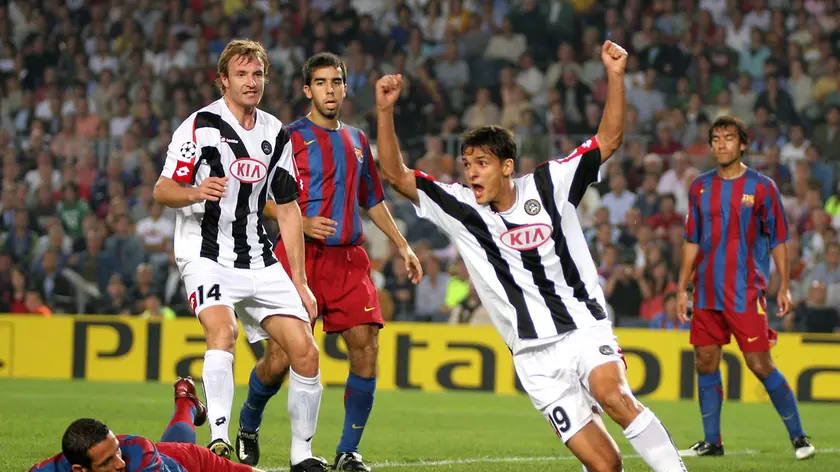 Barcellona, 27 settembre - Champions League. Barcellona - Udinese 4-1. Nell'immagine l'esultanza di Felipe dopo la splendida rete con un tiro al volo che ha illuso i friulani per il momentaneo pareggio. 2005 - 2006