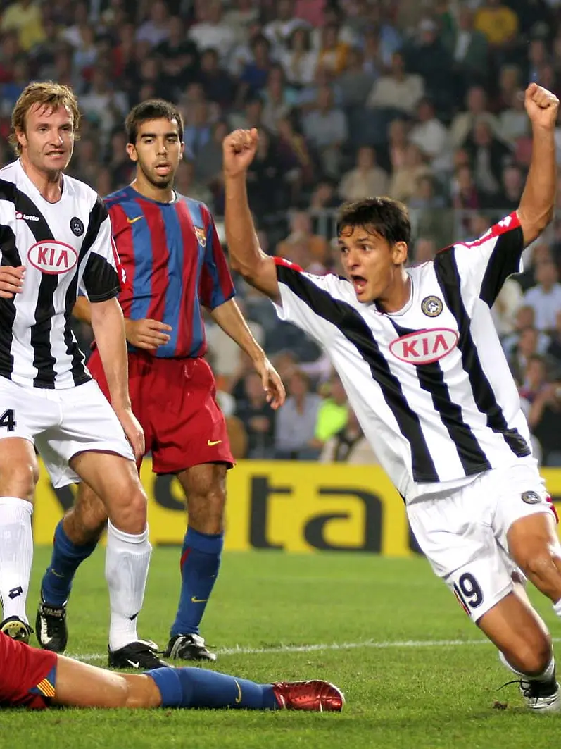 Barcellona, 27 settembre - Champions League. Barcellona - Udinese 4-1. Nell'immagine l'esultanza di Felipe dopo la splendida rete con un tiro al volo che ha illuso i friulani per il momentaneo pareggio. 2005 - 2006
