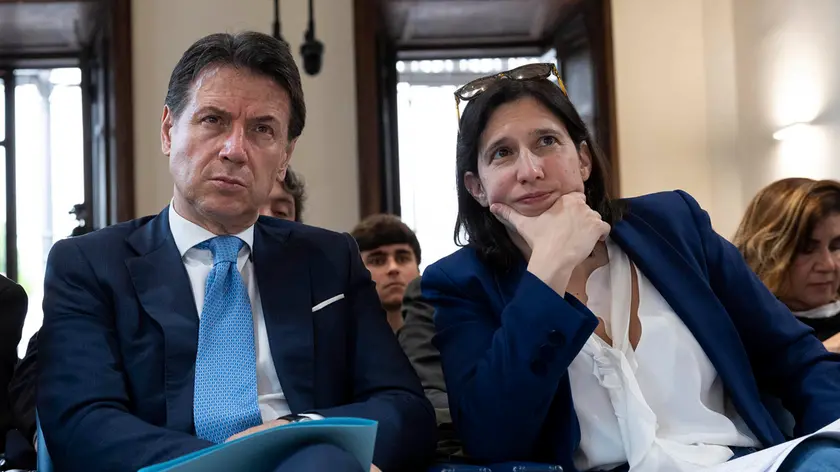 Giuseppe Conte ed Elly Schlein (foto Ansa)