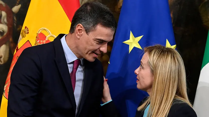 Giorgia Meloni e Pedro Sanchez (foto Ansa)