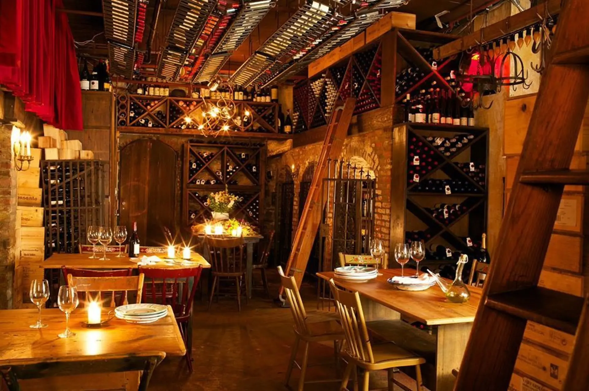 Il ristorante Il buco nel quartiere Soho di New York ha cominciato a servire Prosecco DOC al bicchiere nel 1999 da un’intuizione di grande successo del Wine director Roberto Paris