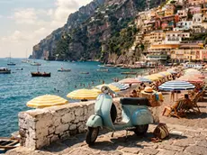 Un'immagine simbolo di vacanze all'italiana negli anni Sessanta elaborata dell'AI