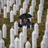 Al Memoriale di Srebrenica, sotto il sole cocente