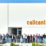 La squadra di Calicantus davanti alla sede dell’azienda