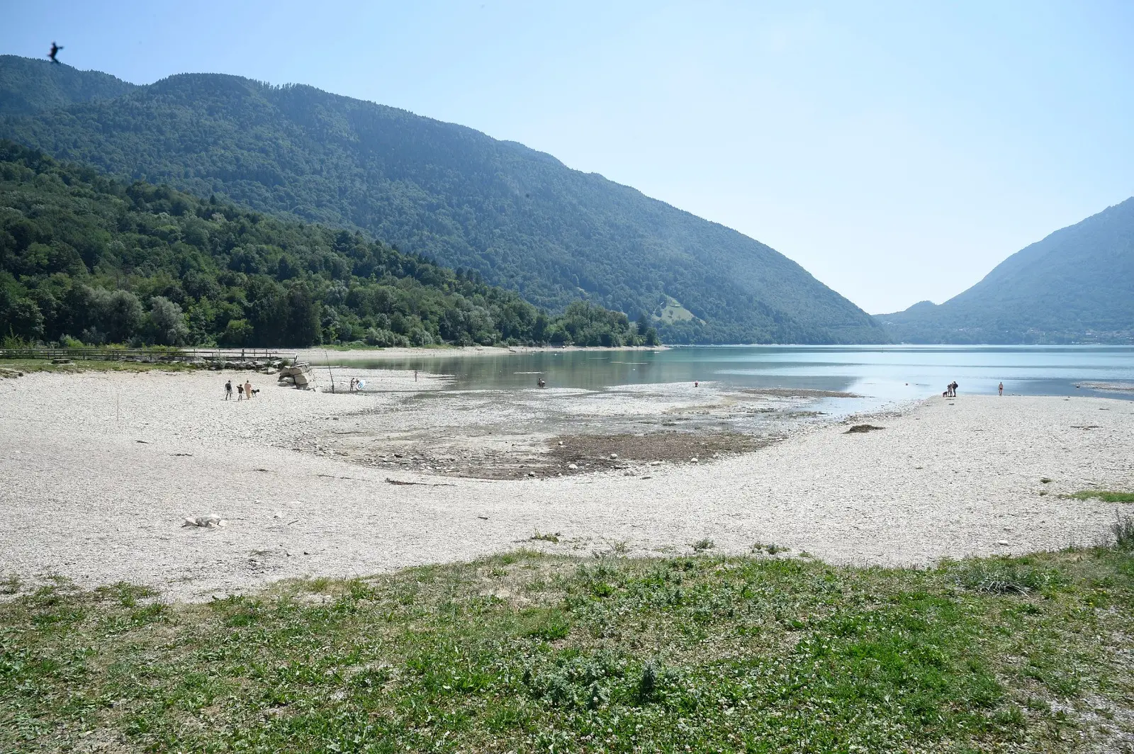 Il lago di Santa Croce, a sud di Belluno lungo la A27