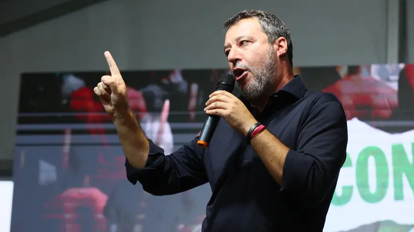 Matteo Salvini cinto d'assedio, ma ha tutti gli strumenti per difendersi