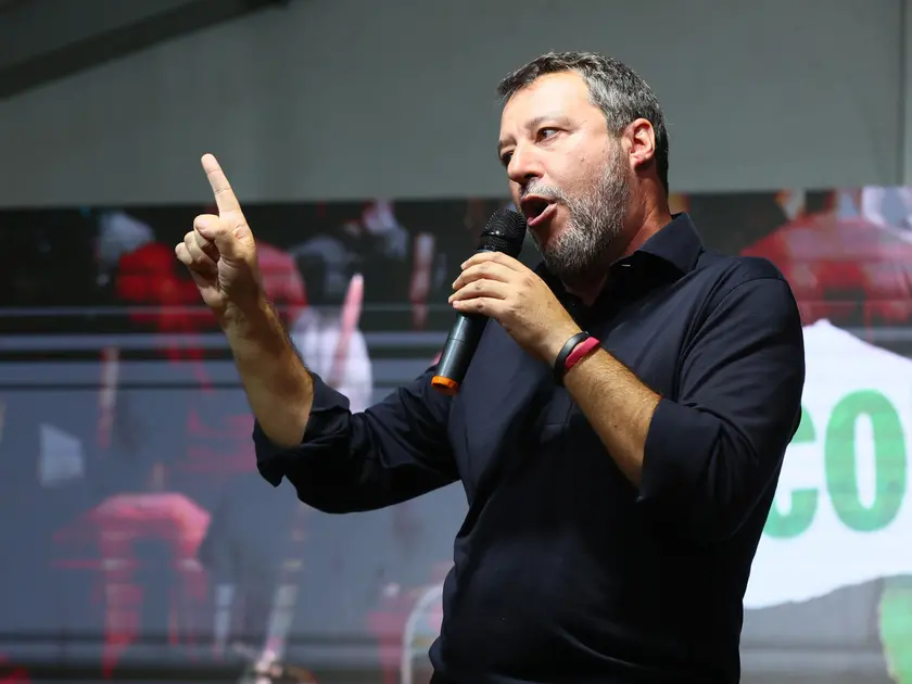 Matteo Salvini cinto d'assedio, ma ha tutti gli strumenti per difendersi